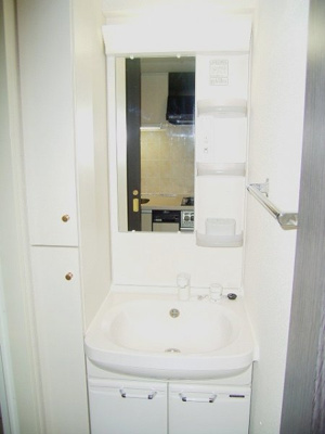 【洗面所】 | トーシンフェニックス日本橋兜町弐番館 | ゆったりとスペースのある洗面所