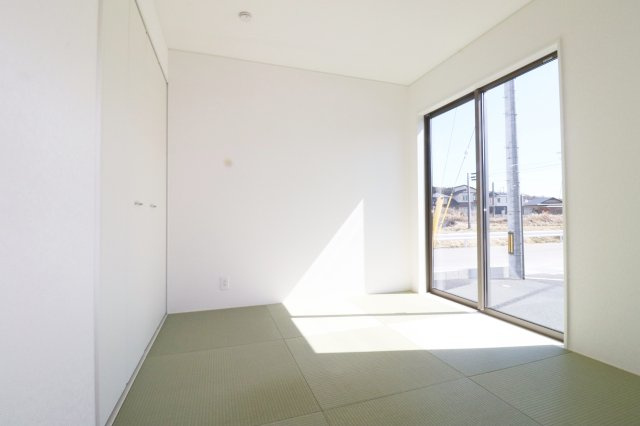 二本松市油井字無地ノ内　　　1号棟　　　油井小学校、安達中学区の和室|リビングに隣接する和室　