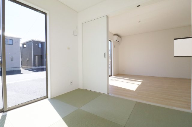 二本松市油井字無地ノ内　　　1号棟　　　油井小学校、安達中学区の和室|リビングに隣接する和室　