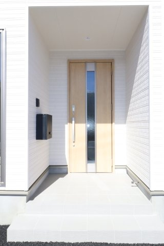 二本松市油井字無地ノ内　　　1号棟　　　油井小学校、安達中学区の玄関