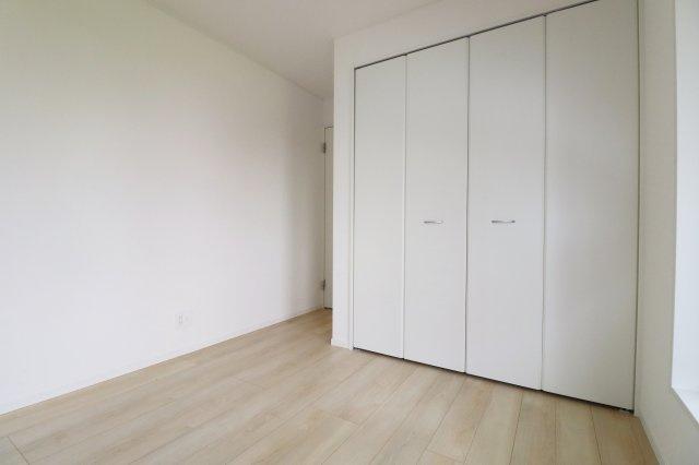 二本松市油井字無地ノ内　　　1号棟　　　油井小学校、安達中学区の洋室|※同社施工例