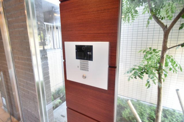 レジェンダリー甲子園浦風町のエントランス