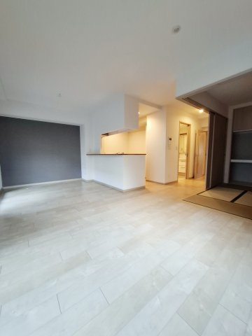 レジェンダリー甲子園浦風町の居間・リビング