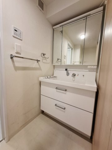 レジェンダリー甲子園浦風町の洗面所