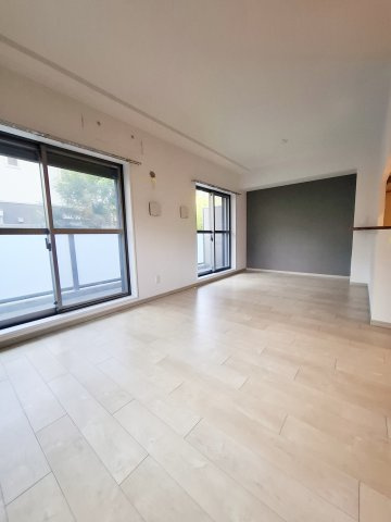 レジェンダリー甲子園浦風町の居間・リビング