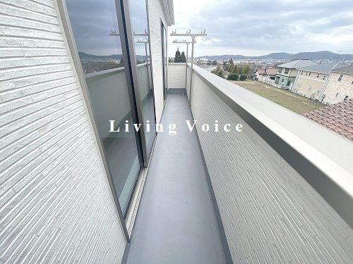 【バルコニー】 | 【仲介手数料０円】秦野市堀山下3期　新築一戸建て　全7棟 | 秦野市堀山下3期　新築一戸建て　全7棟