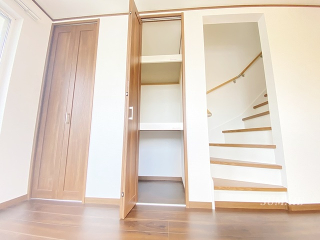 芝下1丁目住宅のその他|階段と収納スペース☆