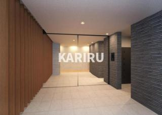 ファーストフィオーレ京橋ノワールのエントランス