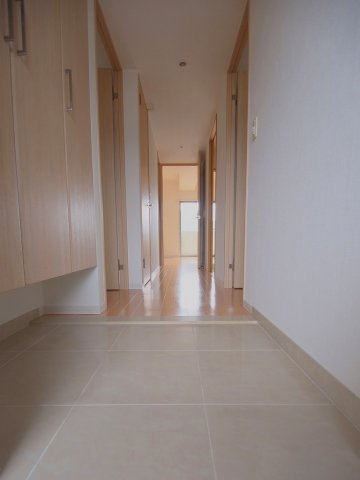 アスレ東原Ⅰ番館の玄関