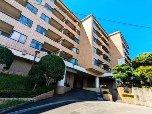 サンヴェール伊東オーシャンビューの外観|高台かつ伊東駅から約10分という立地