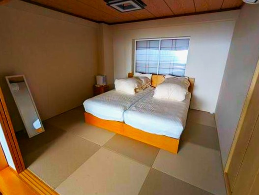 サンヴェール伊東オーシャンビューの和室|市松敷きの琉球畳風の和室