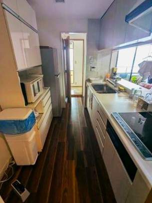 サンヴェール伊東オーシャンビューのキッチン|機能性の良い縦長のI型キッチン