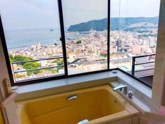 サンヴェール伊東オーシャンビューの浴室|オーシャンビューバスで眺望を楽しめます