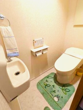 サンヴェール伊東オーシャンビューのトイレ|手洗いカウンター付きトイレ