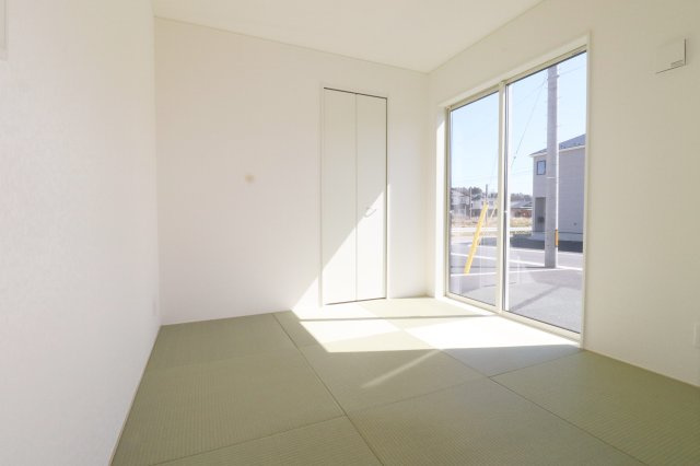 二本松市油井字無地ノ内　　　２号棟　　　油井小学校、安達中学区の和室|リビングに隣接する和室