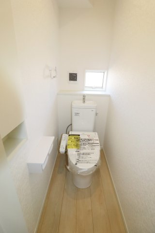 二本松市油井字無地ノ内　　　２号棟　　　油井小学校、安達中学区のトイレ