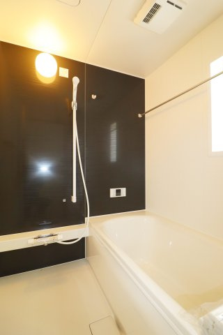 二本松市油井字無地ノ内　　　２号棟　　　油井小学校、安達中学区の浴室