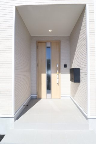 二本松市油井字無地ノ内　　　２号棟　　　油井小学校、安達中学区の玄関