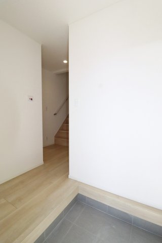 二本松市油井字無地ノ内　　　２号棟　　　油井小学校、安達中学区の玄関