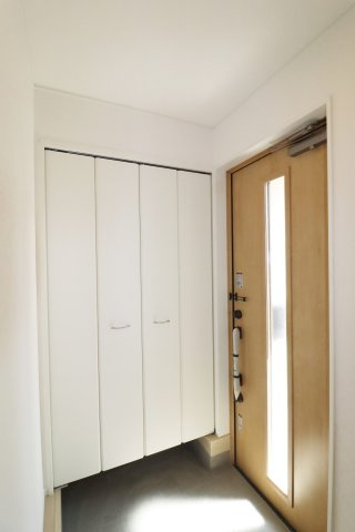 二本松市油井字無地ノ内　　　２号棟　　　油井小学校、安達中学区の玄関