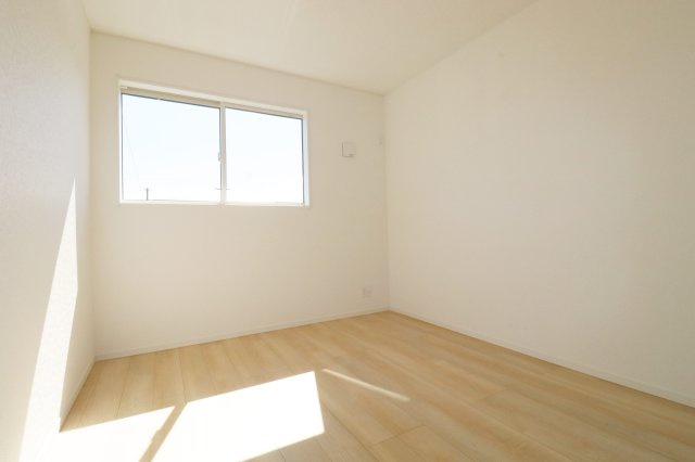 二本松市油井字無地ノ内　　　２号棟　　　油井小学校、安達中学区の洋室