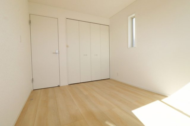 二本松市油井字無地ノ内　　　２号棟　　　油井小学校、安達中学区の洋室