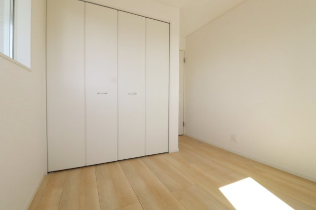 二本松市油井字無地ノ内　　　２号棟　　　油井小学校、安達中学区の洋室