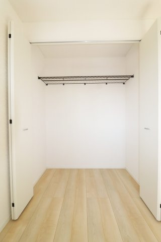 二本松市油井字無地ノ内　　　２号棟　　　油井小学校、安達中学区の洋室|※同社施工例