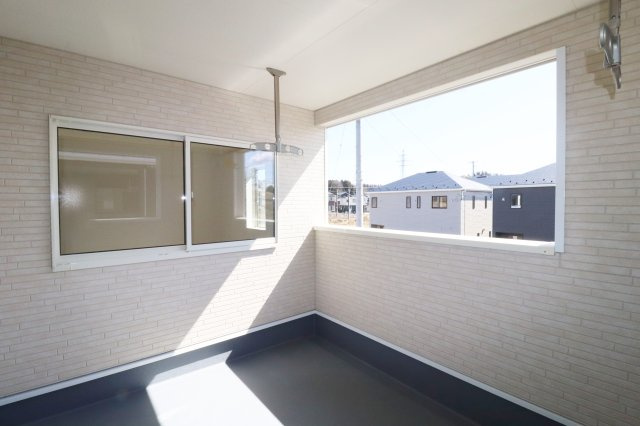 二本松市油井字無地ノ内　　　２号棟　　　油井小学校、安達中学区のバルコニー