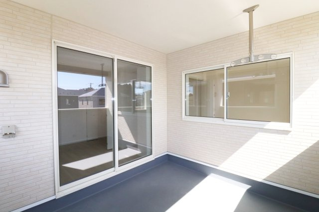 二本松市油井字無地ノ内　　　２号棟　　　油井小学校、安達中学区のバルコニー