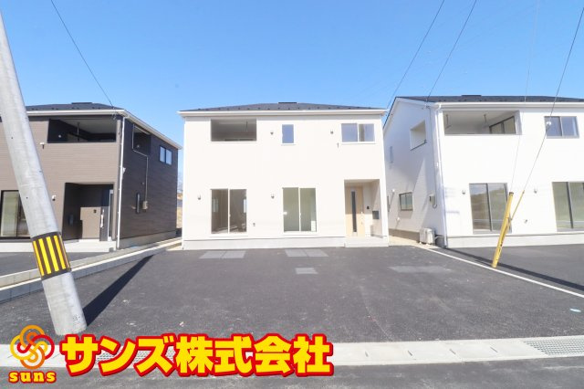 二本松市油井字無地ノ内　　　２号棟　　　油井小学校、安達中学区の外観|南側から見た駐車場を含む外観♪