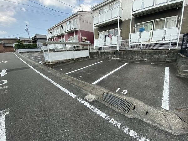 Surplus MAKI Ⅱ　　刈谷市近郊の賃貸はクラスホームの駐車場