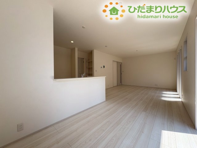深谷市上野台　第23　新築一戸建て　リーブルガーデン　02の玄関|18帖以上のの広々LDK(^^)/
明るく開放的なリビングは、家族の交流を促進します。
