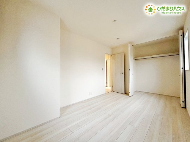 深谷市上野台　第23　新築一戸建て　リーブルガーデン　02の収納|自分専用のクローゼットがあることで、幼い頃からお片付けの習慣を身につけることができそうですね。