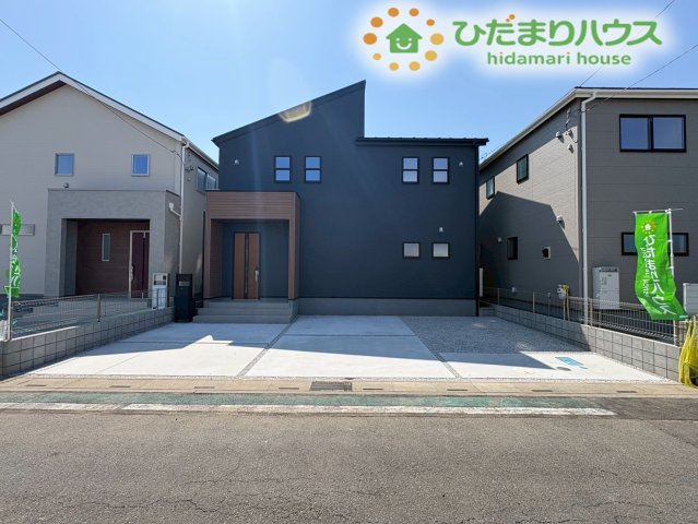 深谷市上野台　第23　新築一戸建て　リーブルガーデン　02の駐車場|並列3台分の駐車スペースがあります！
お友達が遊びに来た際も、駐車場所に困ることなくお迎えできるのが魅力です(^^)/