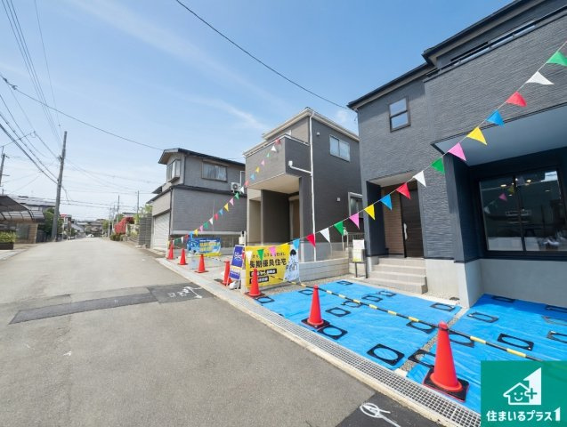 大阪狭山市大野台　第7期　新築一戸建ての前面道路含む現地写真