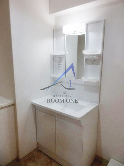 ヴィラロッソカバーロの洗面所|独立洗面台です。