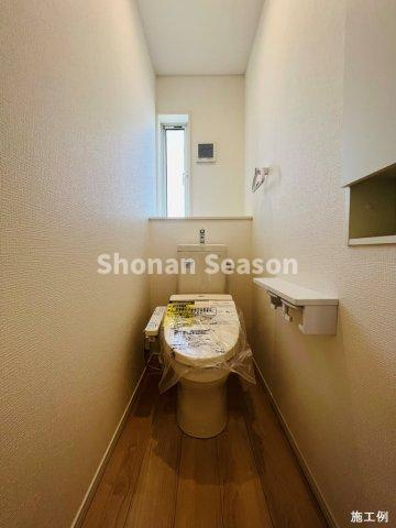 【トイレ】 | ペーパーホルダーは２か所あり、替えの頻度を減らします♪