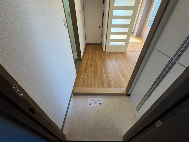 笹屋マンションの玄関