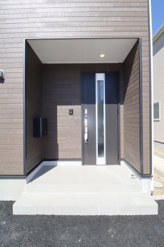 二本松市油井字無地ノ内　　　３号棟　　　油井小学校、安達中学区の玄関