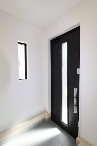 二本松市油井字無地ノ内　　　３号棟　　　油井小学校、安達中学区の玄関|※同社施工例