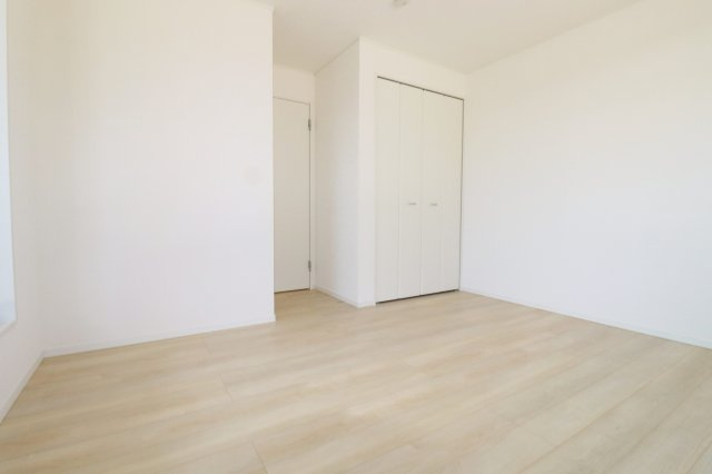 二本松市油井字無地ノ内　　　３号棟　　　油井小学校、安達中学区の洋室|※同社施工例