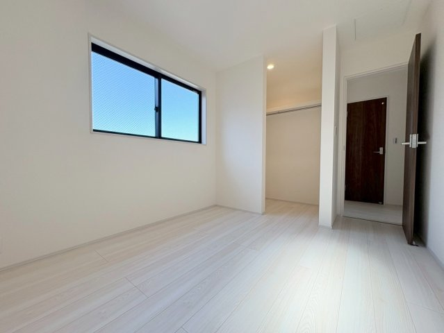 リーブルガーデン　岐阜市南蝉１丁目第１　全２区画分譲の寝室|すべての居室にはたっぷり収納できる大型のクローゼット、各室に２４時間換気システムを設置しています。
排気ファンから低風量で24時間強制排気し、家の中の空気をいつも新鮮に保ちます。
