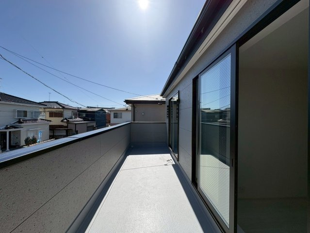 リーブルガーデン　岐阜市南蝉１丁目第１　全２区画分譲のバルコニー|バルコニーは南向きで洗濯物もよく乾きます！強度と表面積硬度を持つFPRで防水しています。