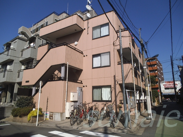 カーサ岩淵の外観|大通りから少し入ったところにあります！