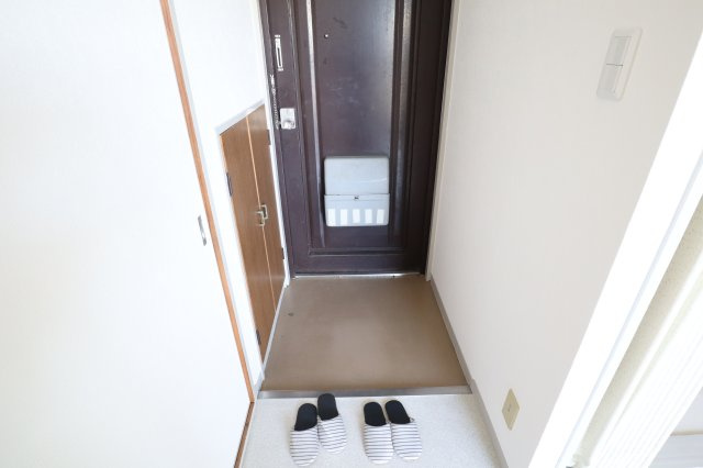 原田ハイツの玄関