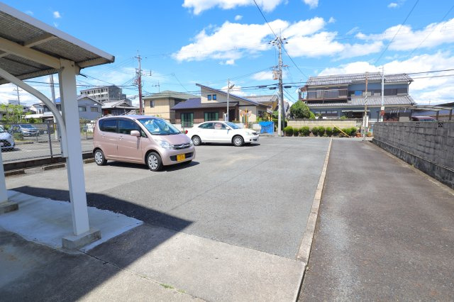 原田ハイツの駐車場