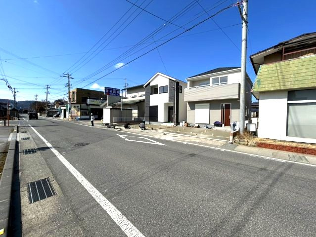 新築戸建　長野稲里町中氷鉋の前面道路含む現地写真