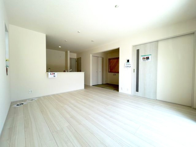 新築戸建　長野稲里町中氷鉋の居間・リビング