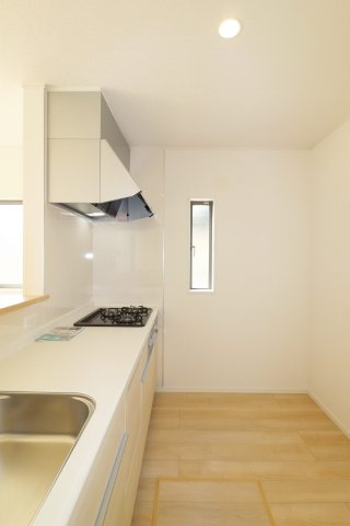 二本松市油井字無地ノ内　　　４号棟　　　油井小学校、安達中学区のキッチン